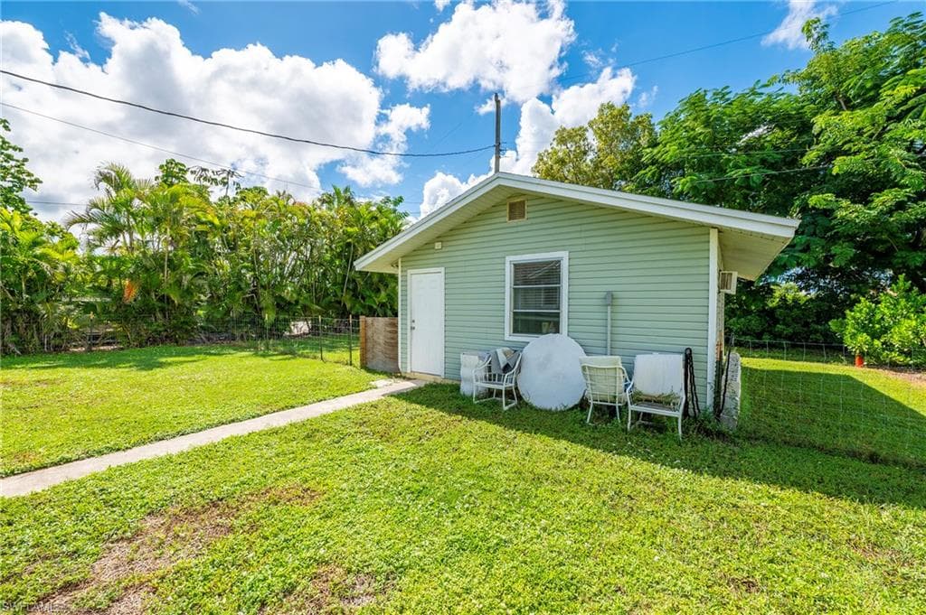 2432 Washington AVE-21