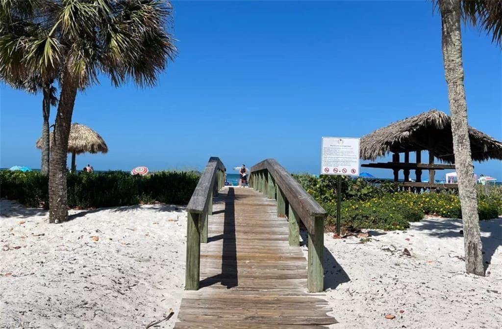 1300 Gulf Shore BLVD N 304-1