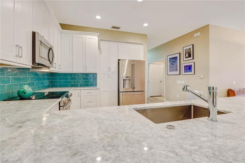 10037 Heather LN 403-13