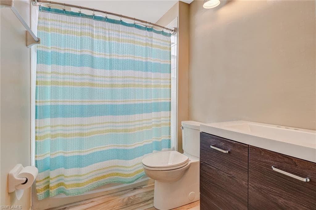 10037 Heather LN 403-17