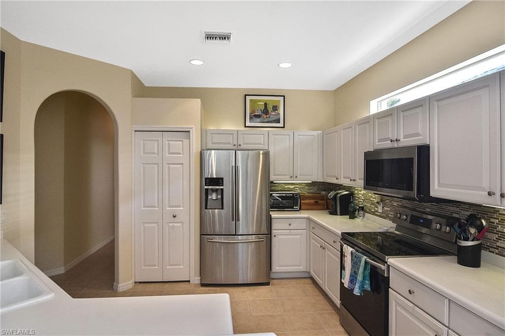 8156 Woodridge Pointe DR-26