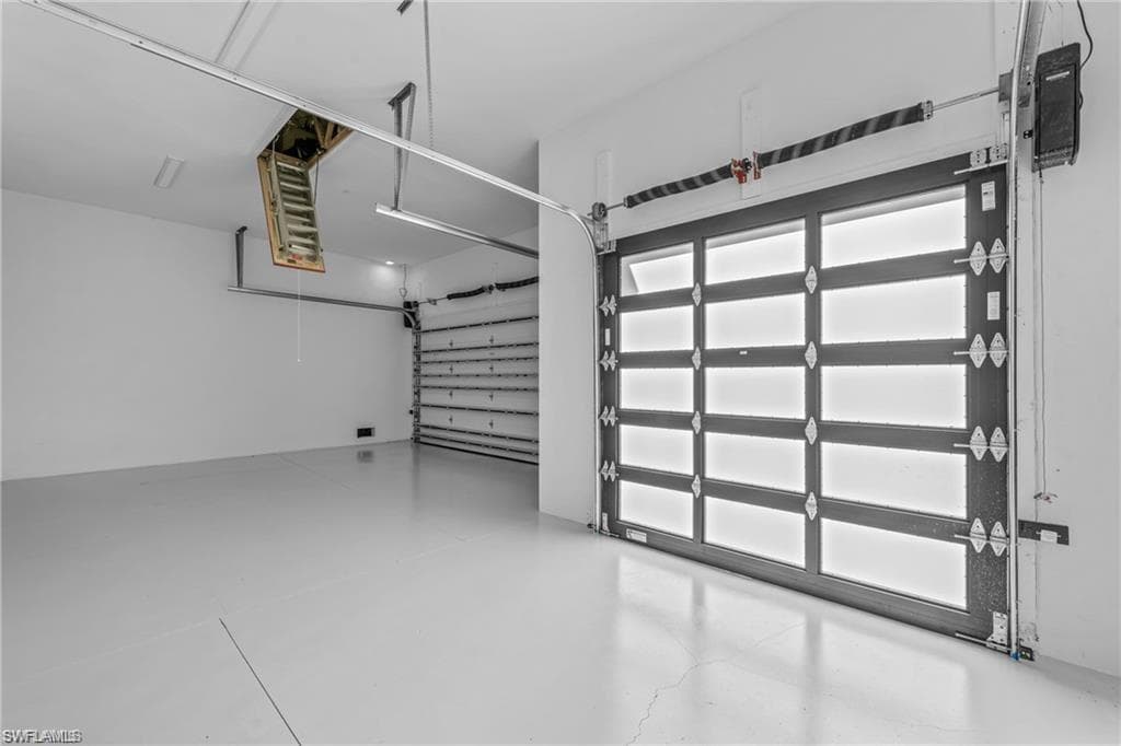 1800 Crayton RD-32