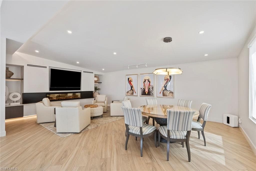 4251 Gulf Shore BLVD N 10B-26