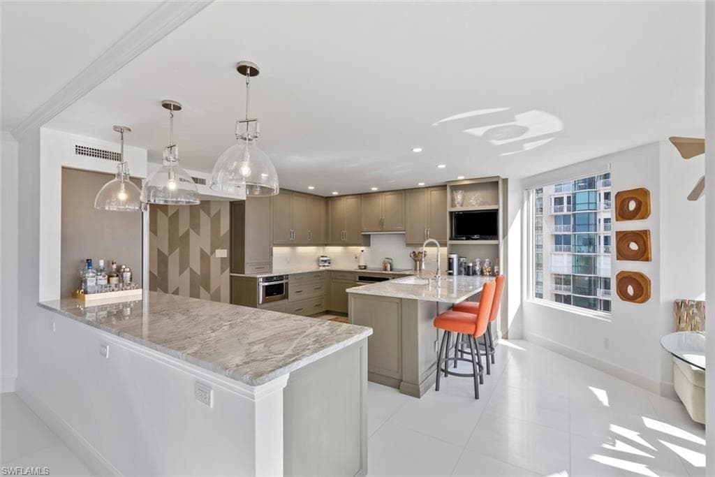 4251 Gulf Shore BLVD N 10B-7