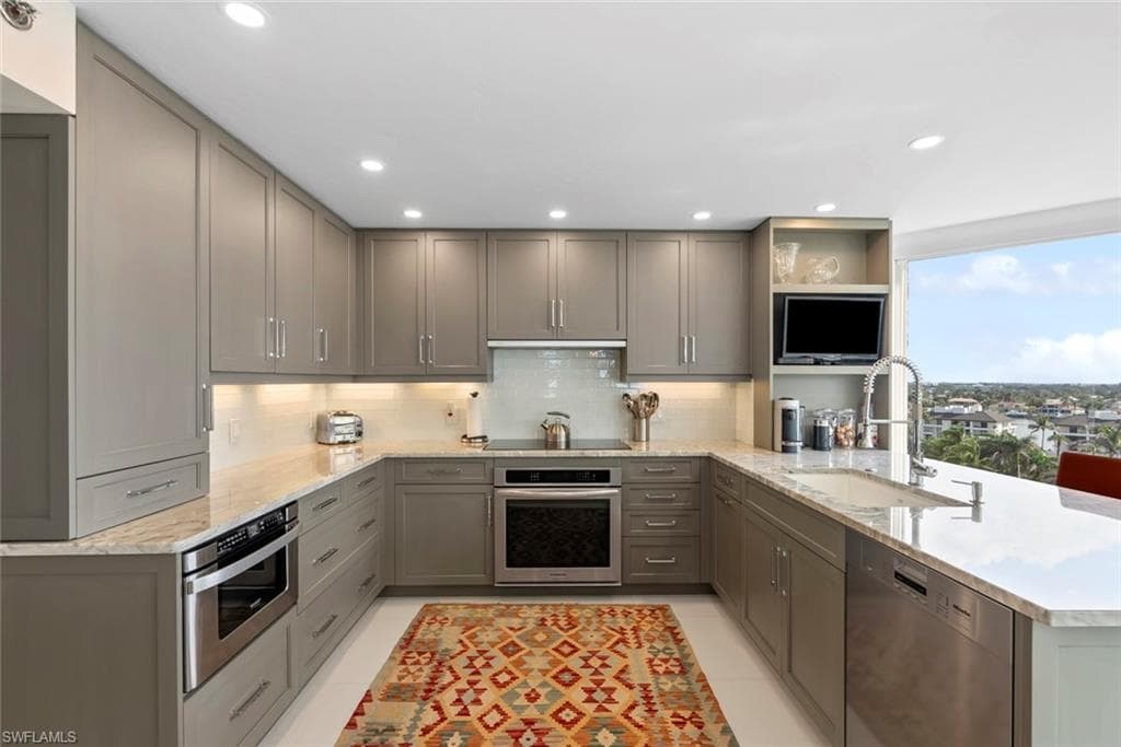 4251 Gulf Shore BLVD N 10B-9