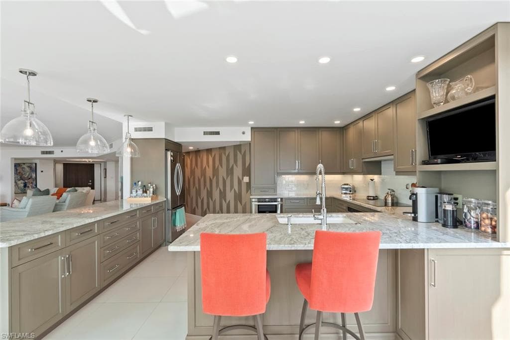 4251 Gulf Shore BLVD N 10B-8