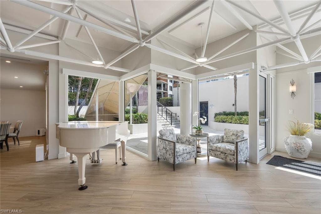 4251 Gulf Shore BLVD N 10B-25