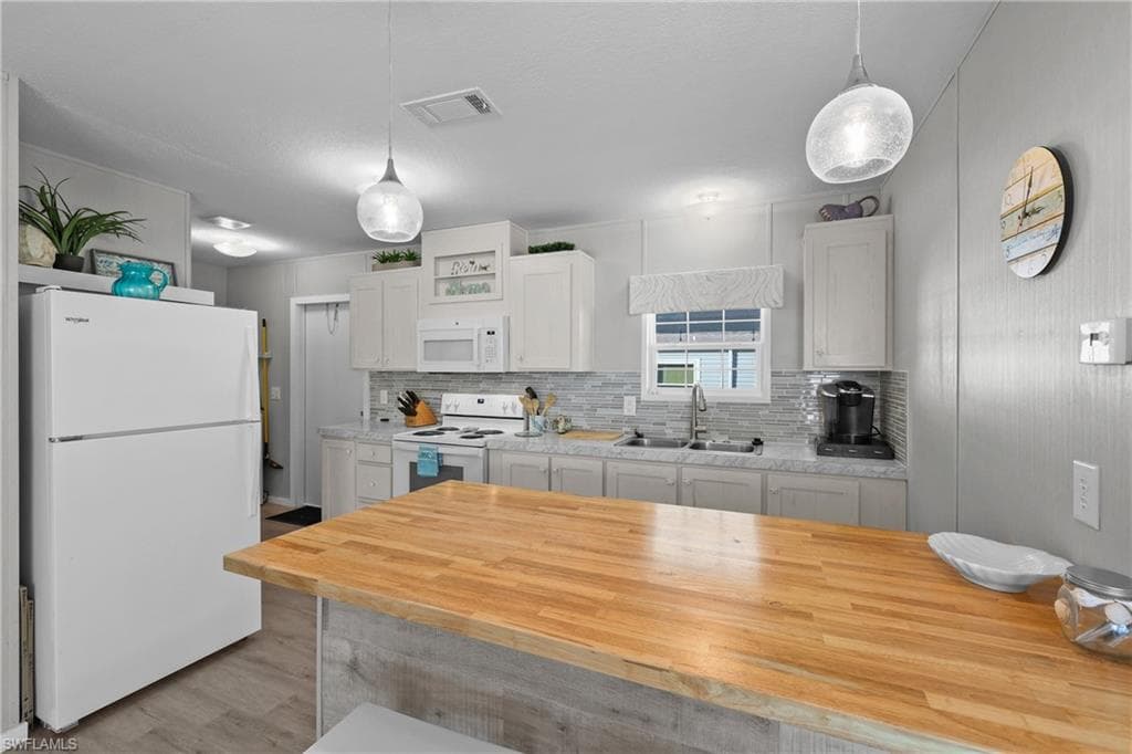 1747 Beverly DR-5