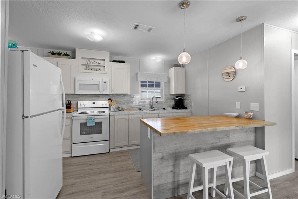 1747 Beverly DR-4