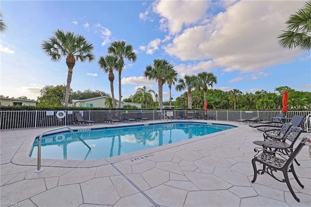 1747 Beverly DR-25