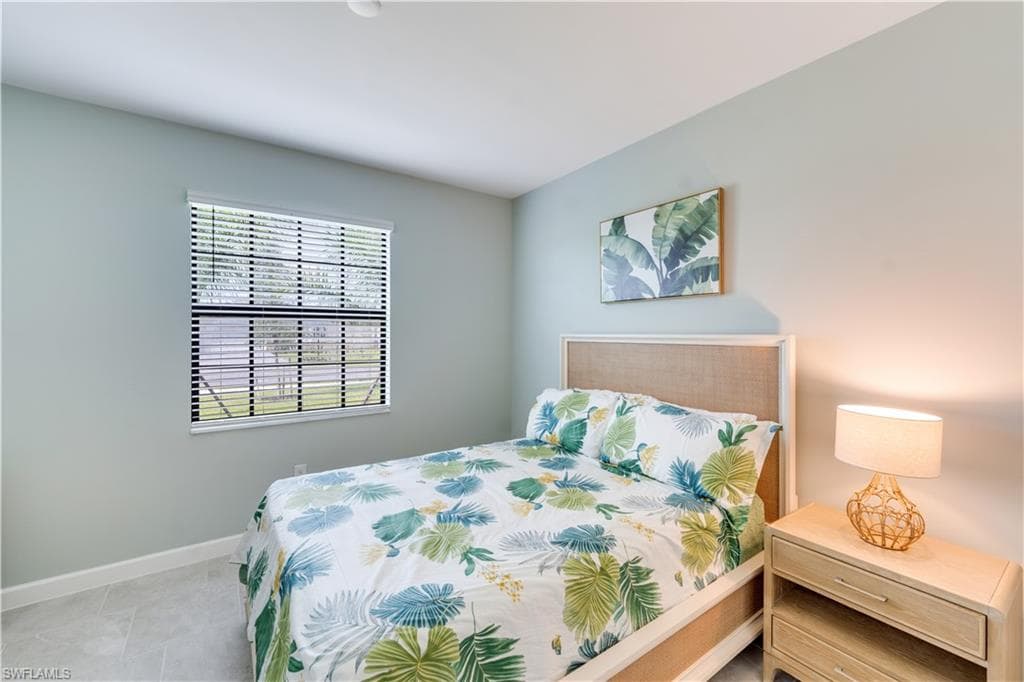 18546 Ives DR-23