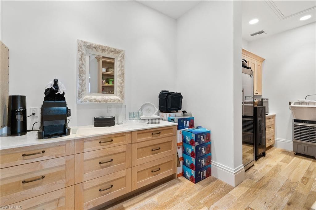 40 32nd AVE S-27