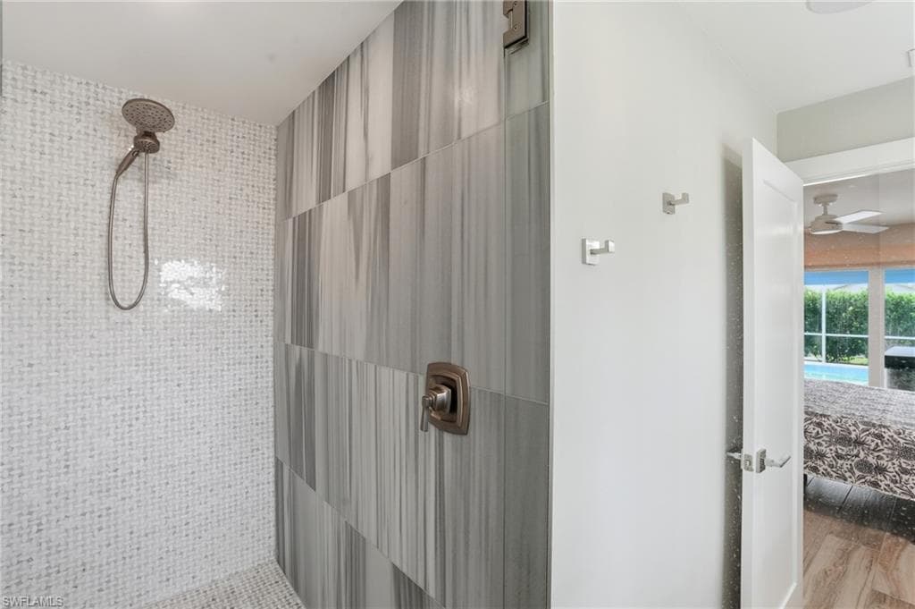 6163 Plumosa AVE-27