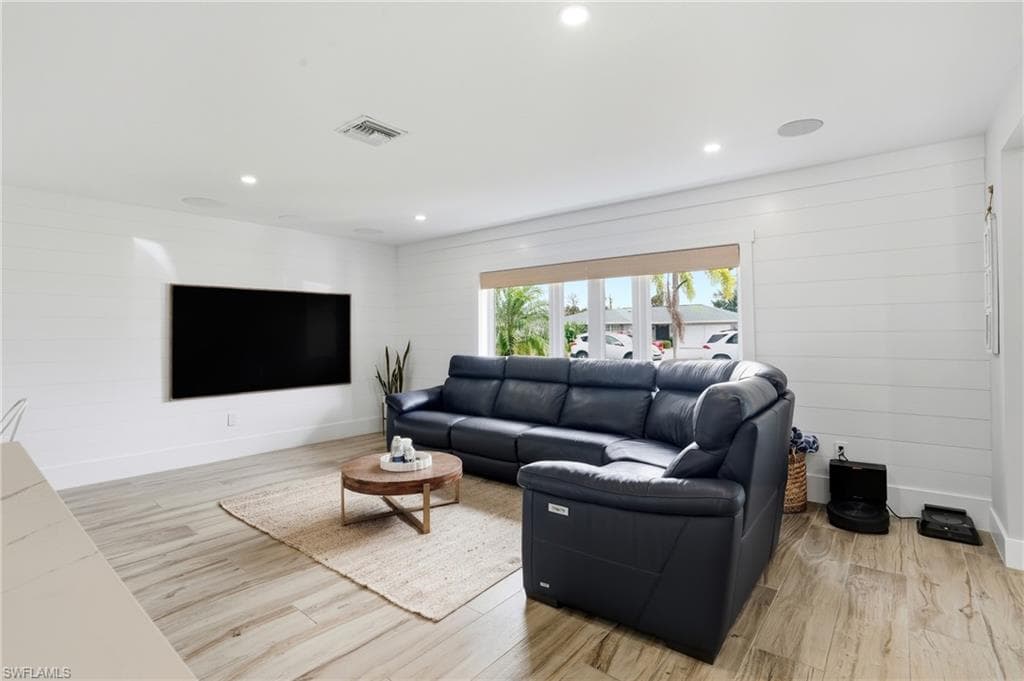 6163 Plumosa AVE-12