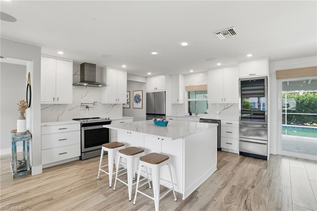 6163 Plumosa AVE-3