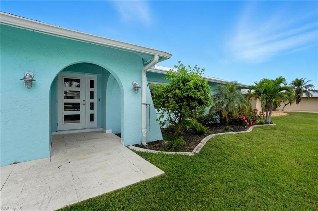 6163 Plumosa AVE-11