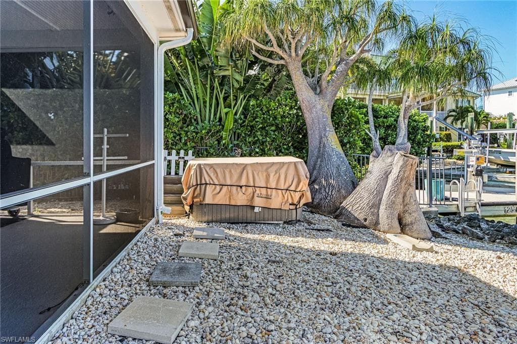 121 JAMAICA DR-26
