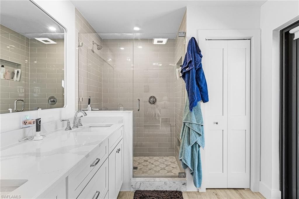 121 JAMAICA DR-22