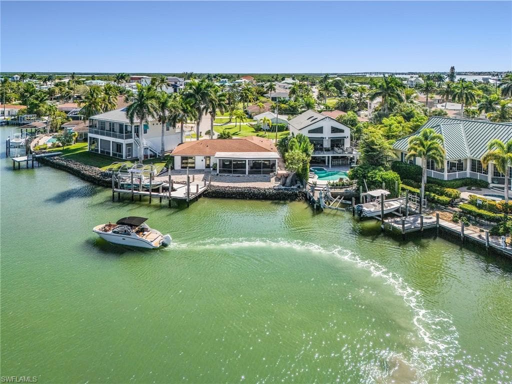 121 JAMAICA DR-32