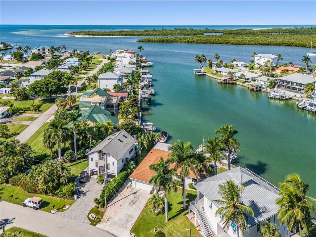 121 JAMAICA DR-28