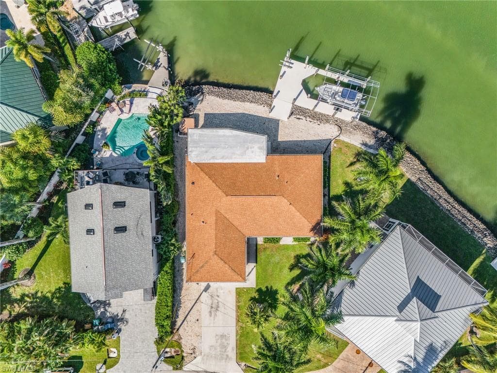 121 JAMAICA DR-34