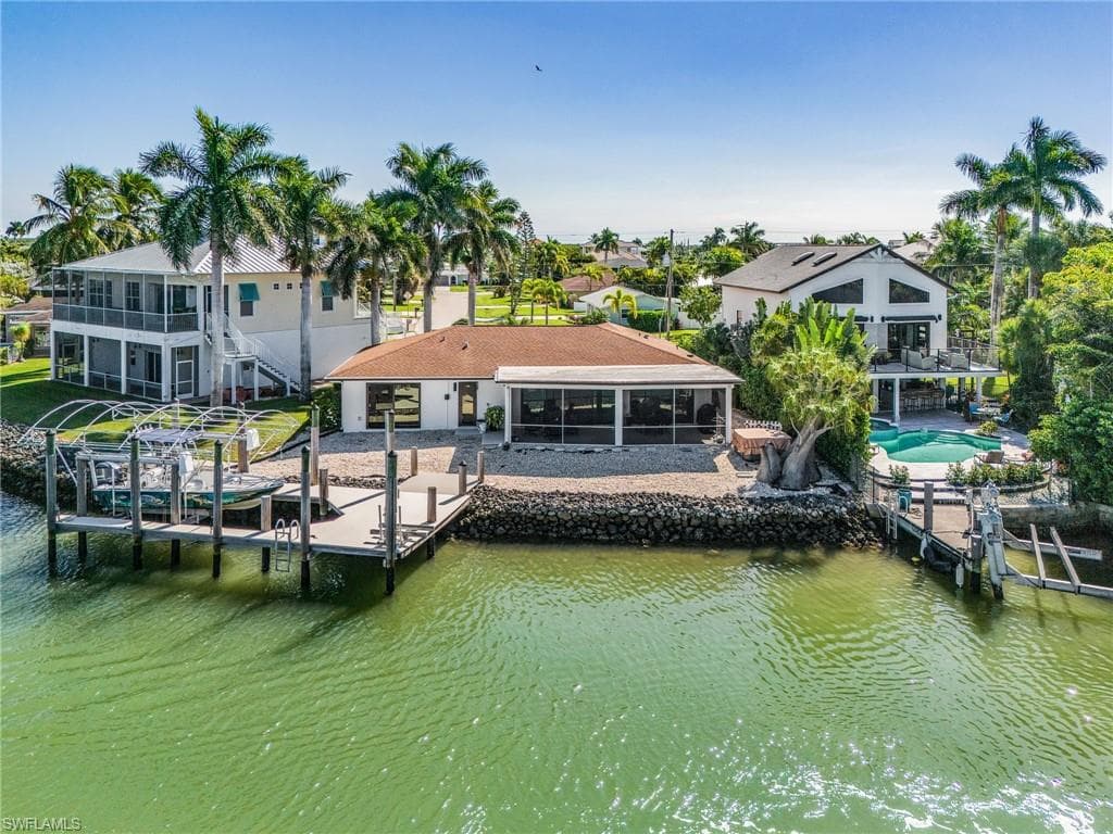 121 JAMAICA DR-33