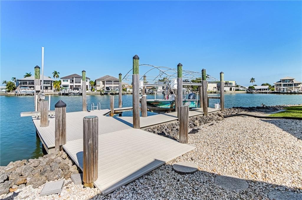 121 JAMAICA DR-25