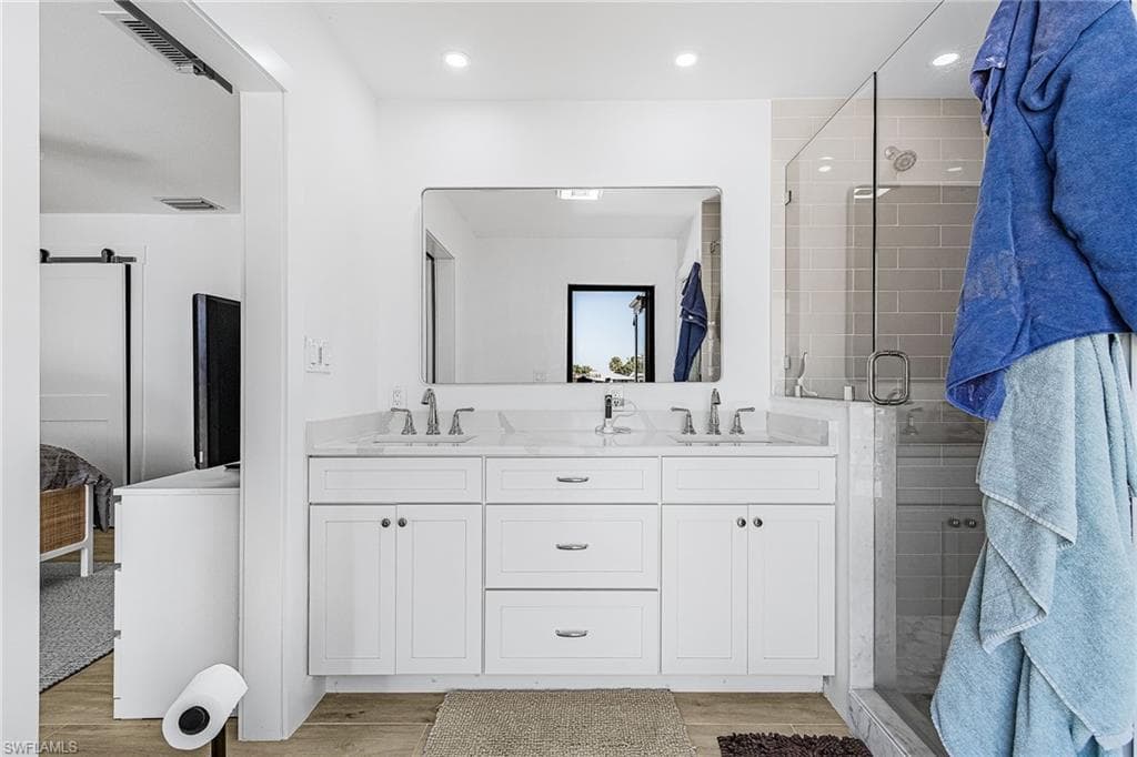 121 JAMAICA DR-21