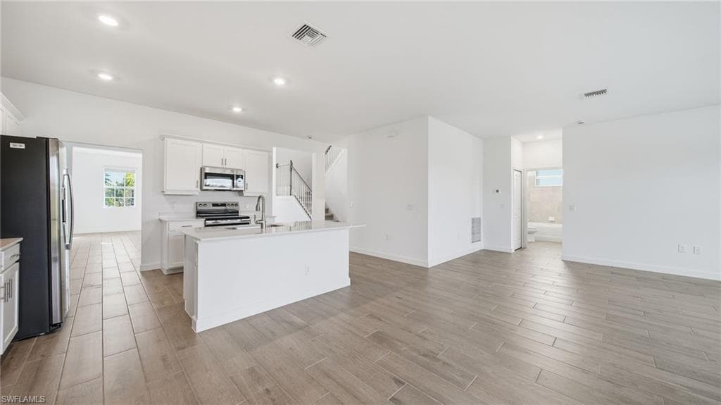 15705 Raveneli CT-16