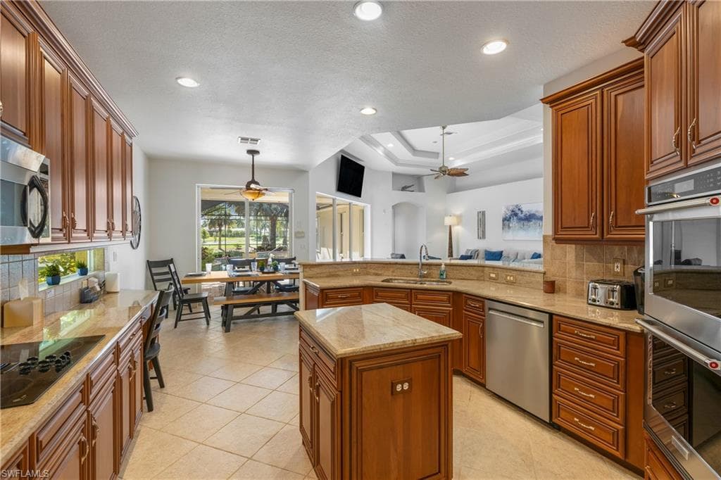 4923 Cerromar DR-9