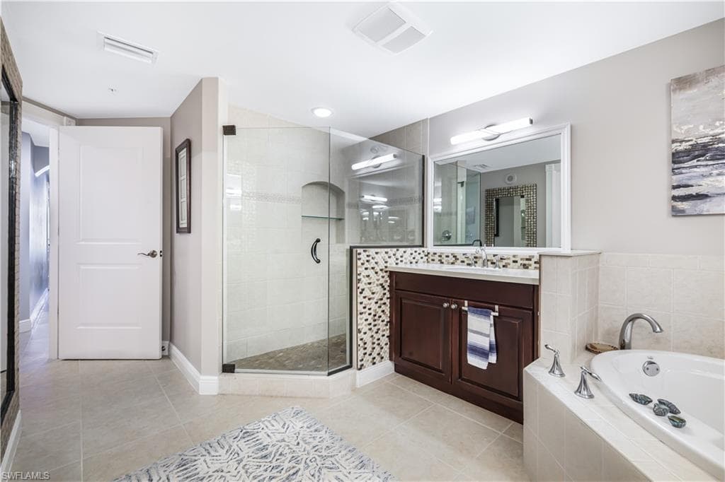 6081 Silver King BLVD 404-14