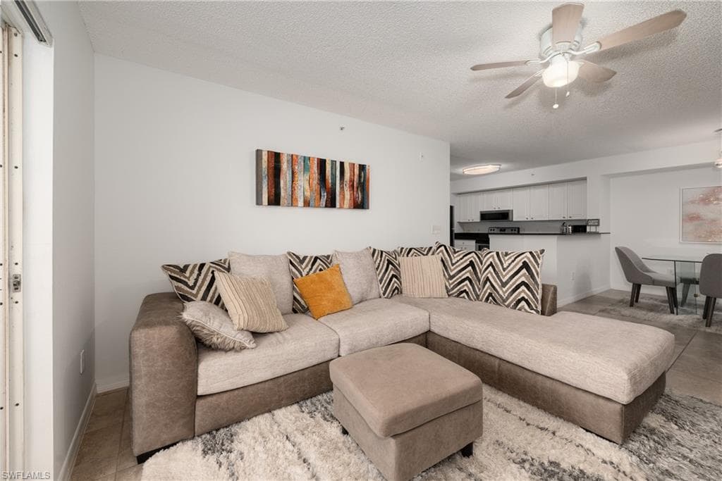 8290 Ibis Club LN 902-3