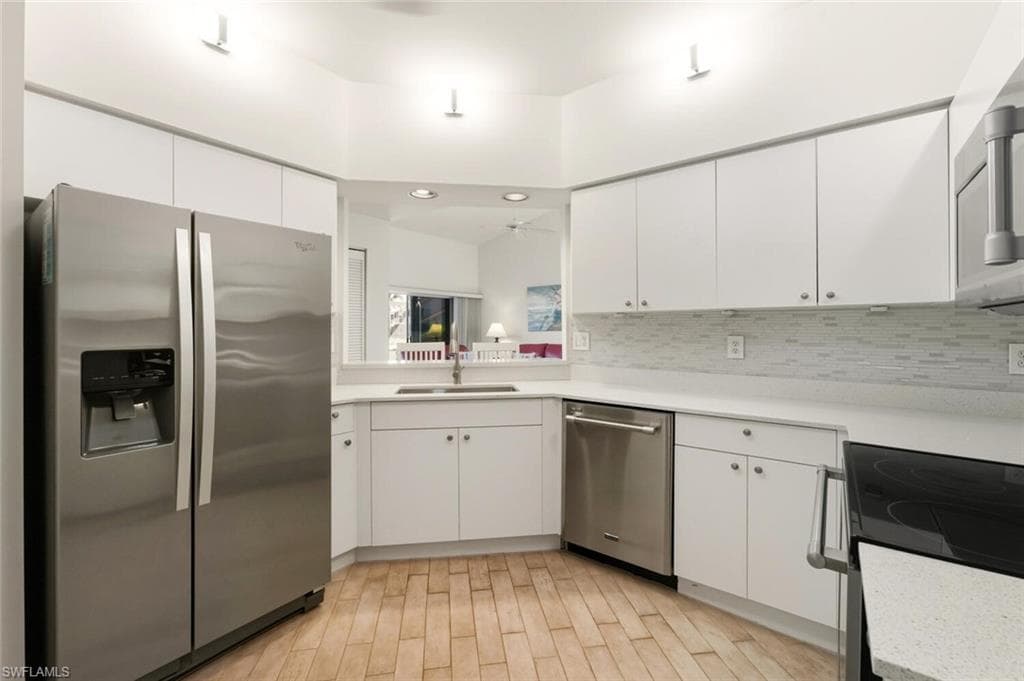636 Windsor SQ 102-7