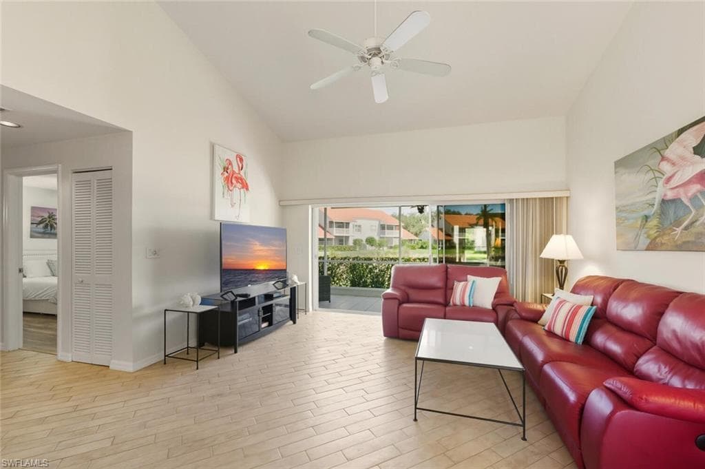 636 Windsor SQ 102-4