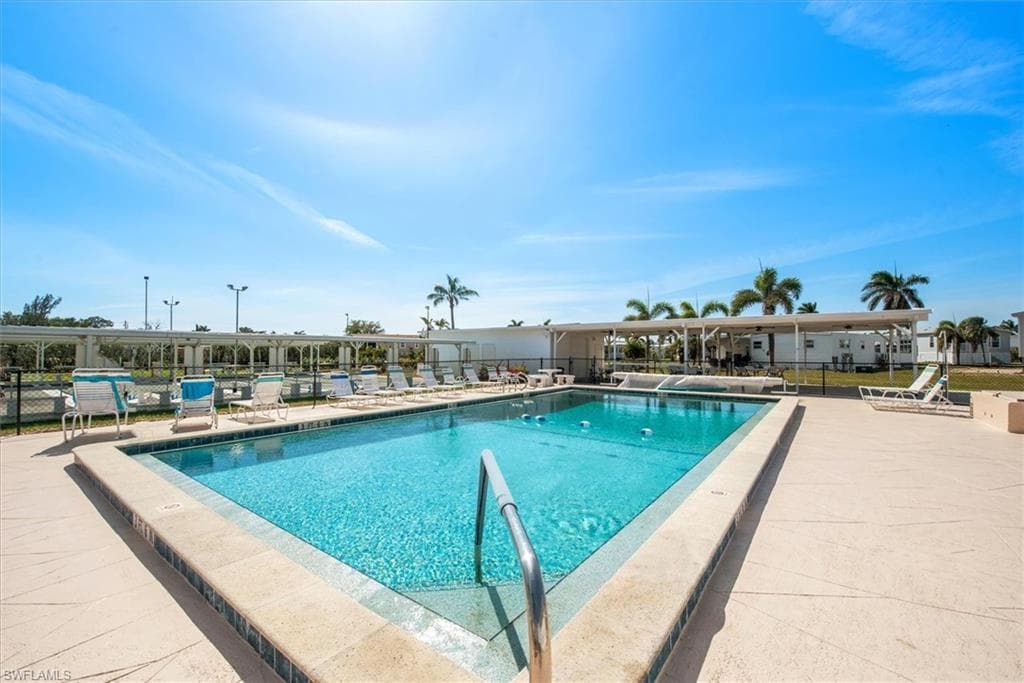 102 Elise DR-25