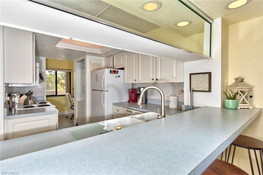 7500 Estero BLVD 202-11