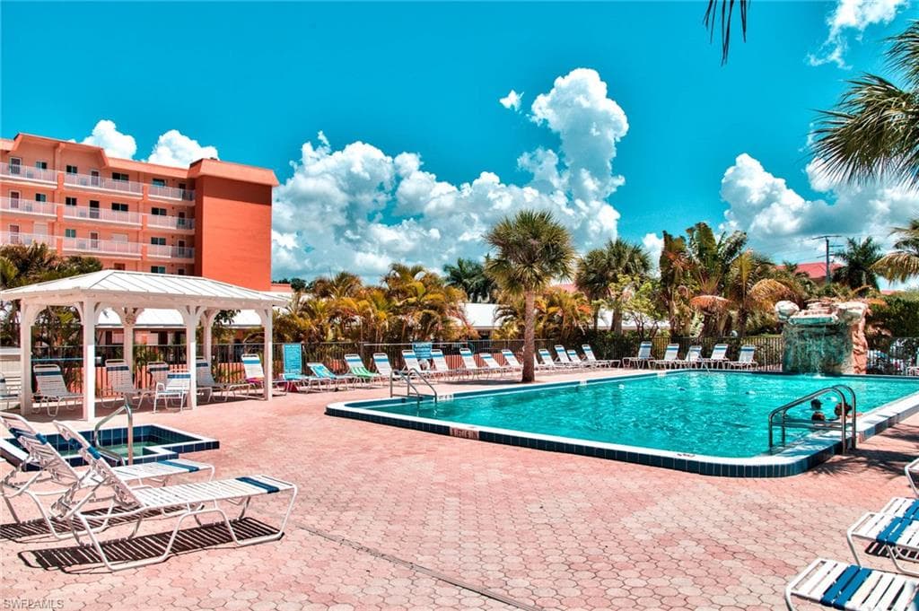 7500 Estero BLVD 202-25