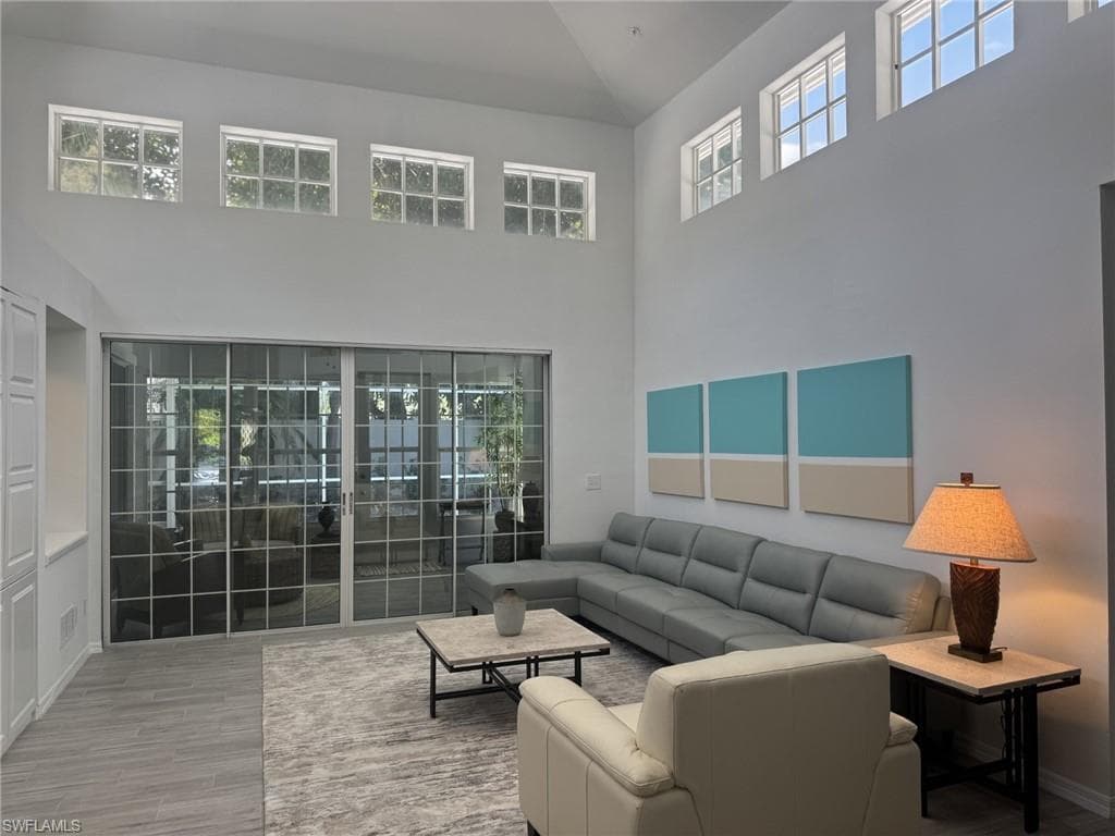 3722 Rachel LN-1