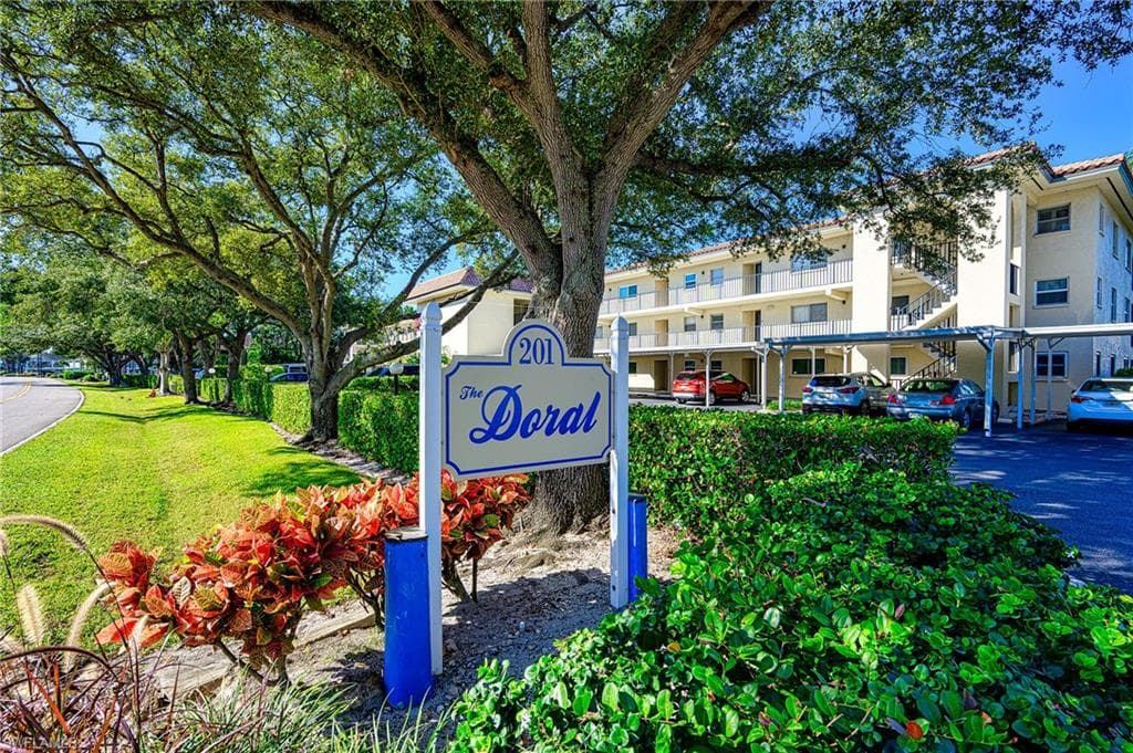 201 Quail Forest BLVD 103-2
