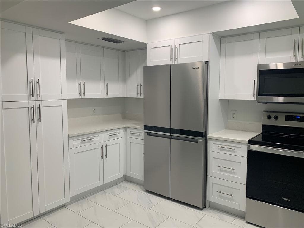 310 Carnaby CT-5
