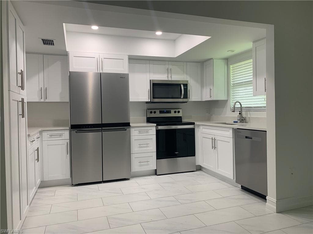310 Carnaby CT-4