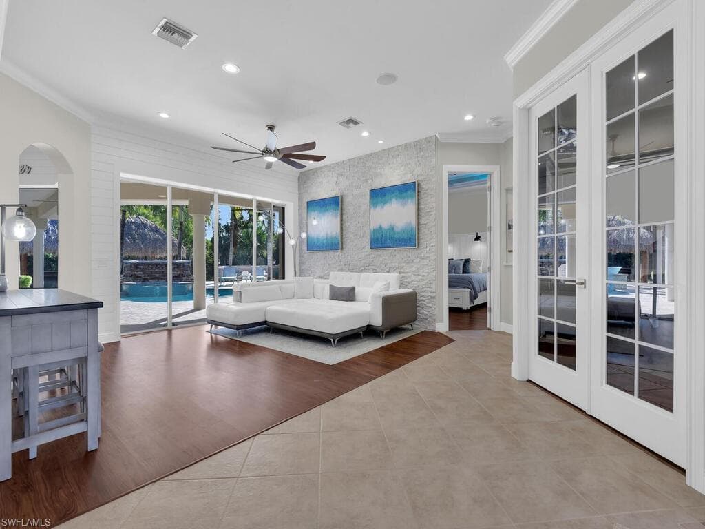 6480 Pine Cone CT-9