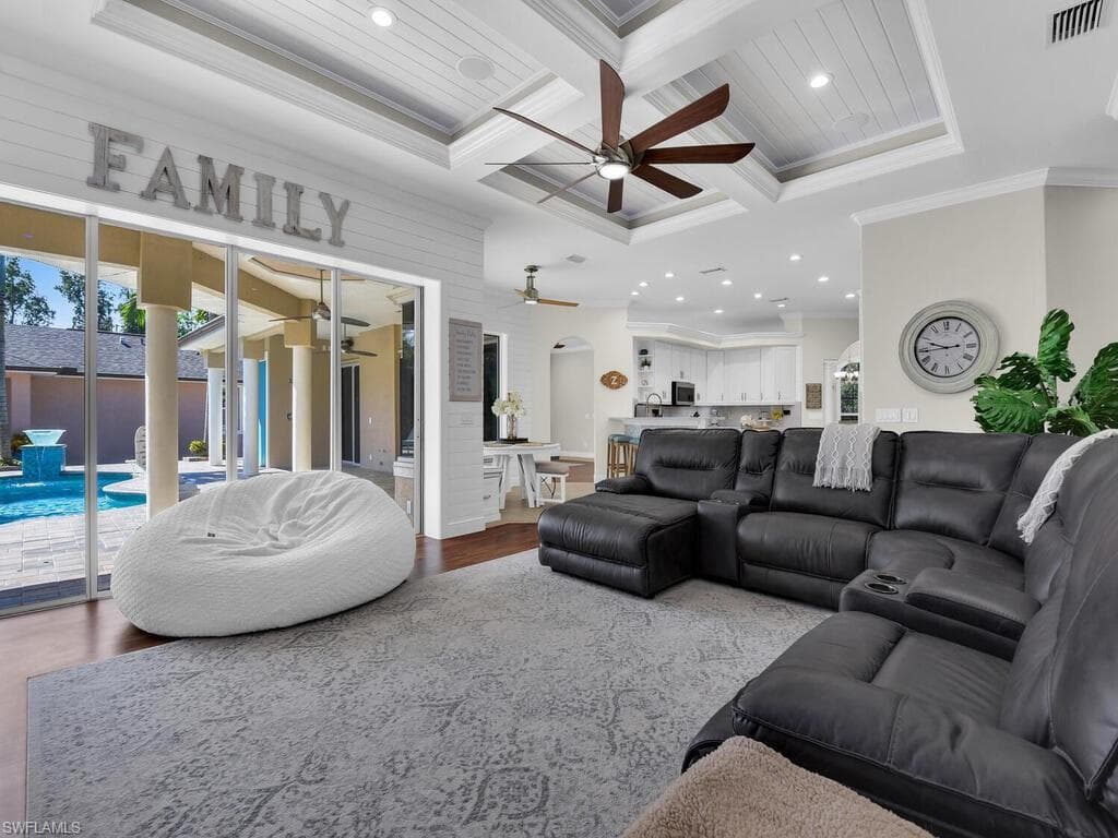 6480 Pine Cone CT-10