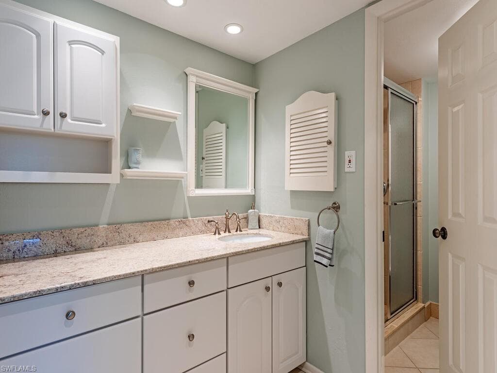 555 Park Shore DR B411-9