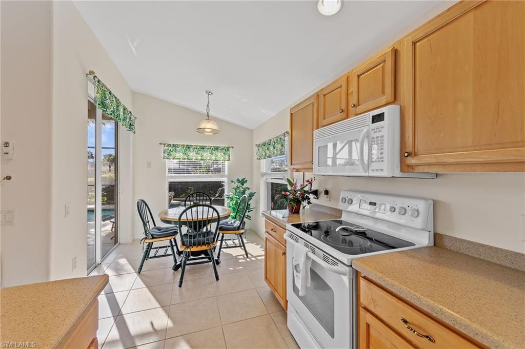 9933 Horse Creek RD-18