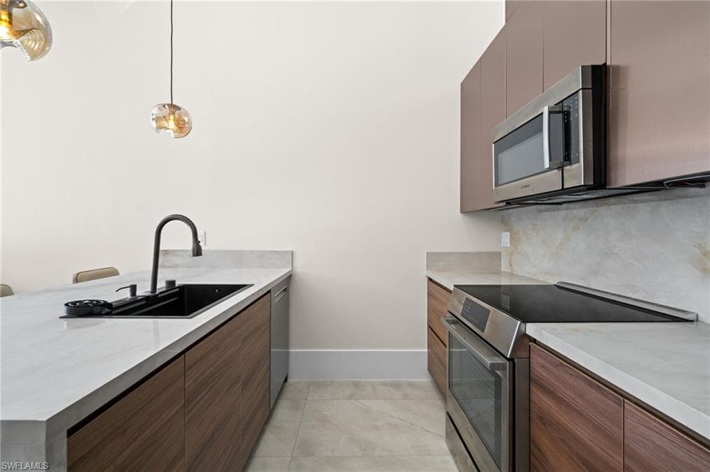 2272 Oakes BLVD-41