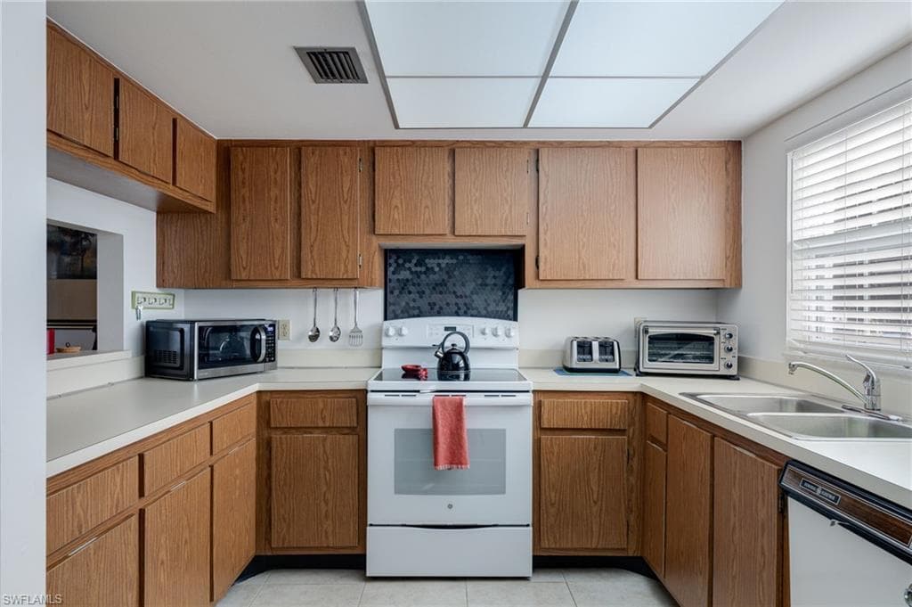 7056 Nantucket CIR 8-6
