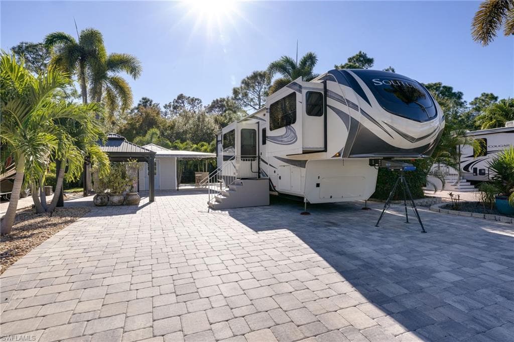 5846 Burrwood CT E-1
