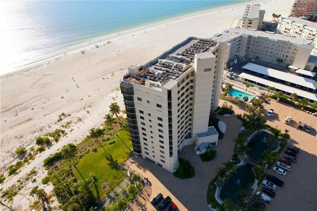 7500 Estero BLVD 1104-27