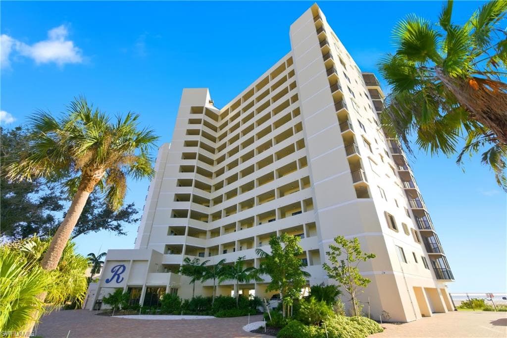 7500 Estero BLVD 1104-1